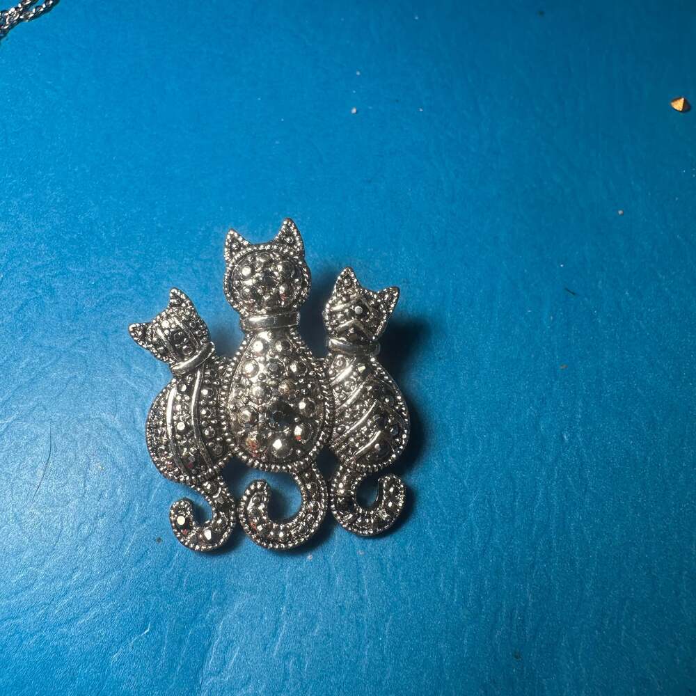 Vintage Marcasite Cat Trio Brooch Pin